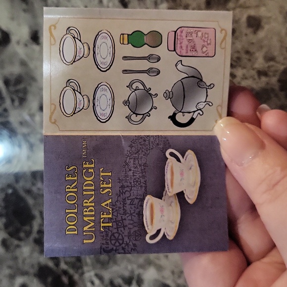 Miniverse Make It Mini Harry Potter Dolores Umbridge Tea Set - Picture 2 of 6